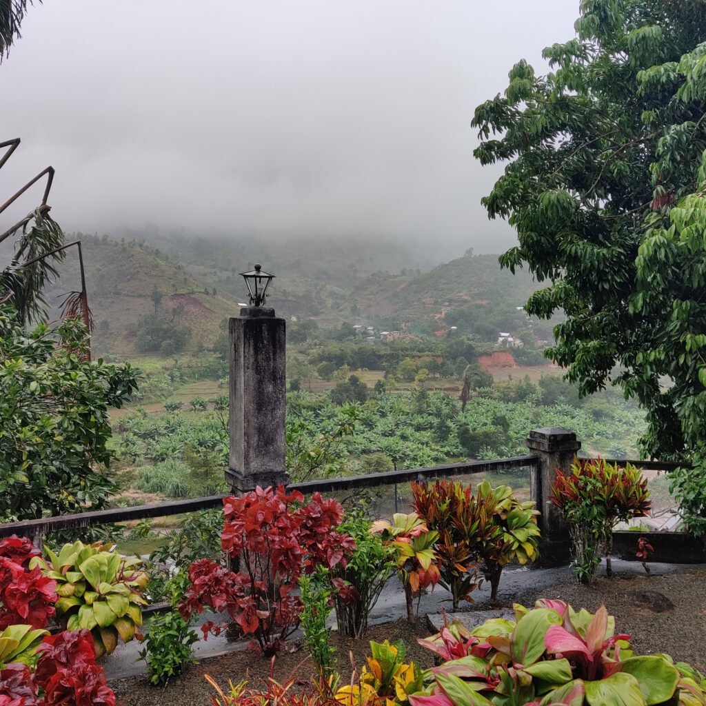 Madagascar is an exceptional island where nature reveals all its beauty and richness.
Nicknamed the Red Island, it offers diverse and breathtaking landscapes: idyllic beaches fringed by turquoise waters, lush rainforests, majestic mountains, and vast, verdant rice paddies.
Its biodiversity is unique in the world. You'll find animals and plants found nowhere else, such as the famous lemurs and the majestic baobabs that symbolize strength and longevity.
Madagascar is also the warmth of its people, its rich traditions, its authentic culture, and its unforgettable sunsets.
Each region tells a story, each landscape invites wonder and discovery.
✨ Visiting Madagascar is an adventure in the heart of pristine, unspoiled nature.